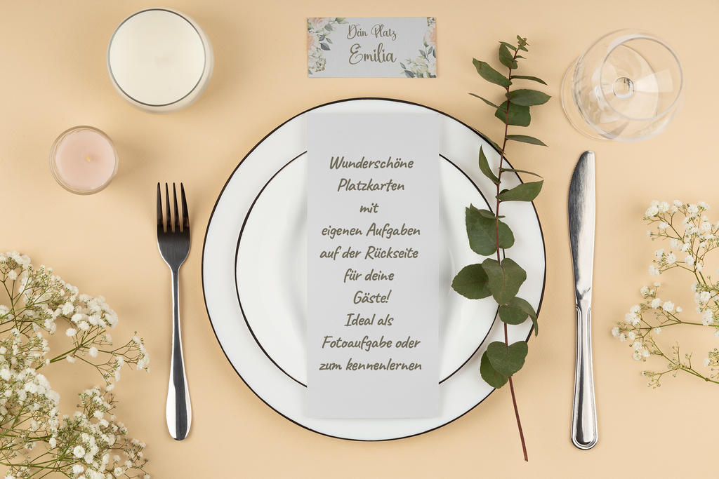 Exklusive & individuelle Platzkarten im eigenen Design mit Name und individuellen Aufgabe auf der Rückseite