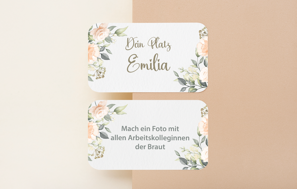 Exklusive & individuelle Platzkarten im eigenen Design mit Name und individuellen Aufgabe auf der Rückseite